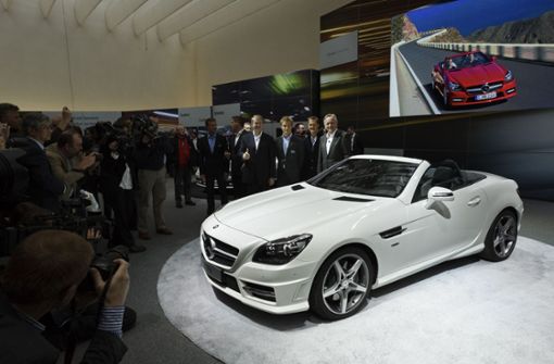 Der Mercedes-Benz SLK kann sich durch das „Variodach“ in ein offenes Fahrzeug verwandeln. Foto: Mercedes-Benz Cars press photo/Daimler AG