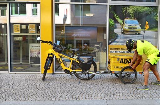 Der ADAC geht mit der Zeit: Einige „Gelbe Engel“ sind neuerdings per E-Bike unterwegs. Foto: Steve Przybilla
