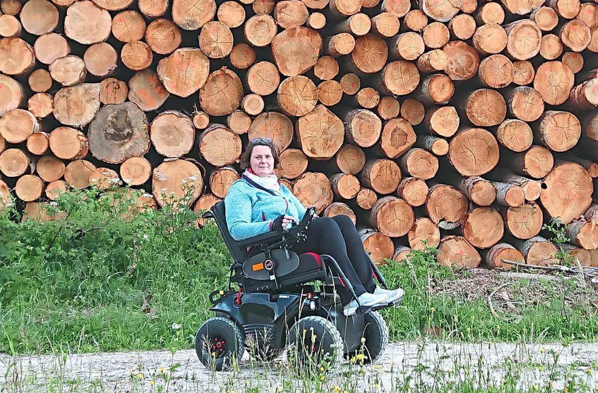 Burladingens Barrierefrei-Aktivistin Ute Tatzel-Nowel, hat immer wieder darauf hingewiesen, dass manche Wanderwege durchaus auch für Rollstühle, Rollatoren oder Kinderwagen geeignet sind. Jetzt sogar im Winter.  Foto: Tatzel-Nowel