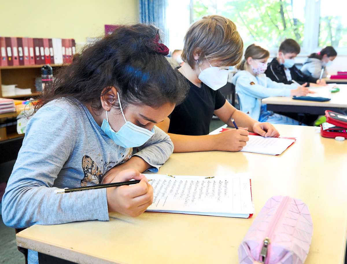 Die neue Corona-Verordnung Schule besagt, dass auch weiterführende Schulen unter Auflagen wieder Präsenzunterricht anbieten können.Symbolfoto: dpa/Weihrauch Foto: Schwarzwälder Bote
