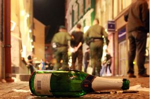 Grünen-Nachwuchs und SPD-Jugend warnen den Ministerpräsidenten,  das Thema Alkoholverbot  weiter zu verfolgen. Foto: dpa