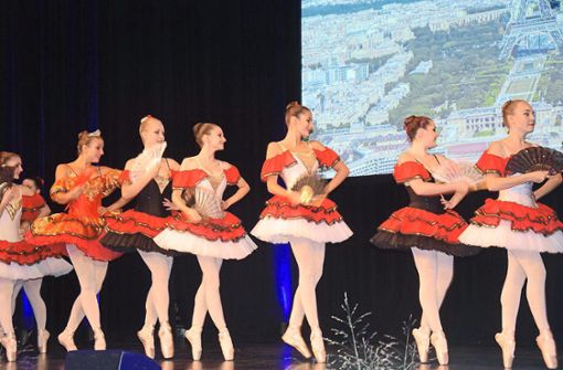 Auch die Tanzaufführung stand ganz im Zeichen Frankreichs. Foto: Schwarz