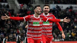 Mergim Berisha lässt den FC Augsburg jubeln