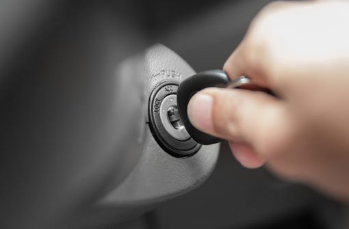 Ein Unbekannter hat in einem Erotikkino in Offenburg einen Autoschlüssel mitgehen lassen. (Symbolfoto) Foto: Shutterstock/Odua Images