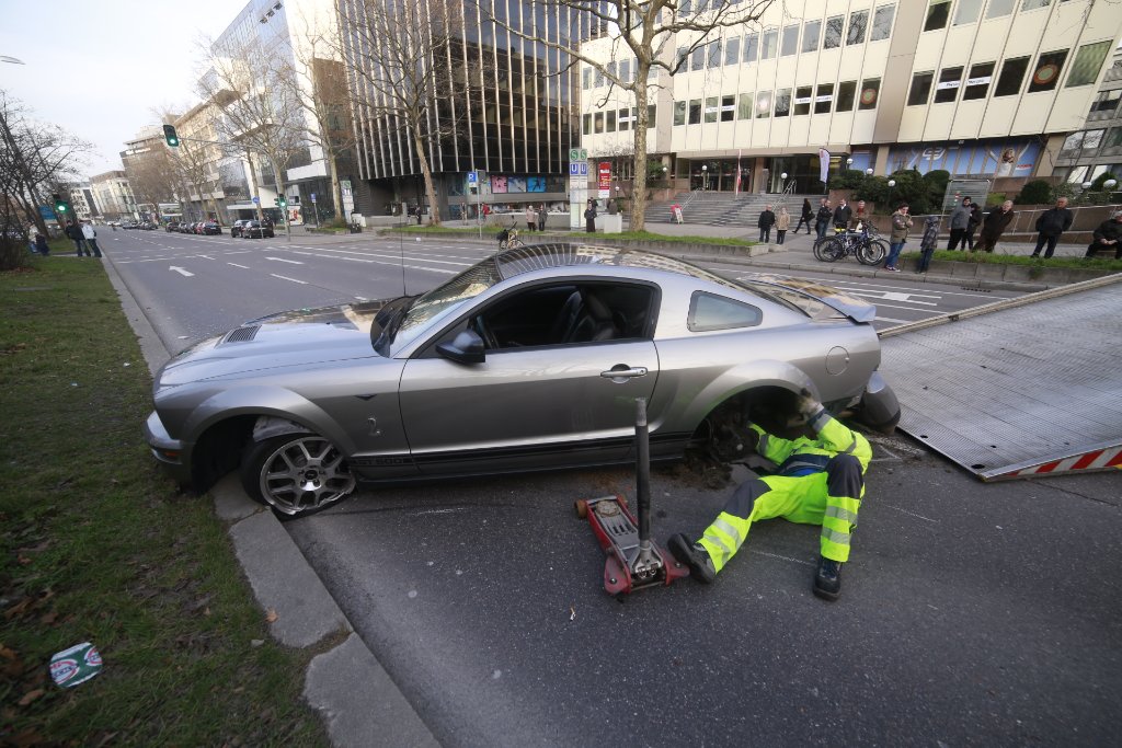 Zu schnell unterwegs gewesen ist ein 38-Jähriger am Freitagnachmittag mit einem Ford Mustang auf der Theodor-Heuss-Straße.