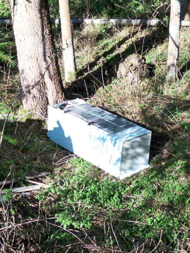 Dieser alte Kühlschrank wurde in einem Privatwald entsorgt. Foto: Schwarzwälder Bote