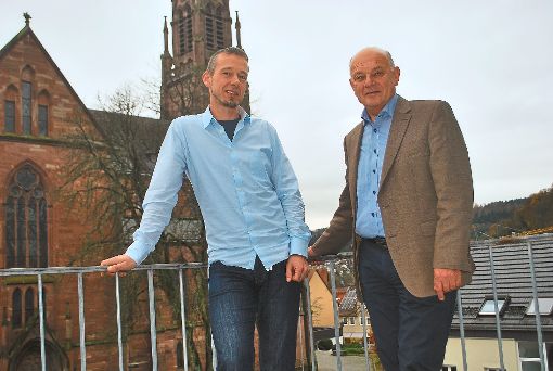 Geschäftsführer Bernd Schlanderer (rechts) stellte Marc Spies als neuen Leiter der Bezirksstelle vor. Foto: Bernklau Foto: Schwarzwälder-Bote