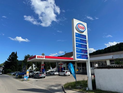 Die Esso-Tankstelle an der Josef-Mayer-Straße in Burladingen. Foto: Constantin Blaß