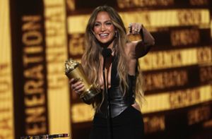 Freut sich über den Preis: Jennifer Lopez Foto: dpa/Chris Pizzello