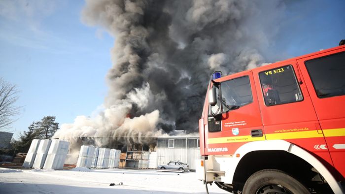 Lagerhalle im Spittelbronner Weg steht in Flammen