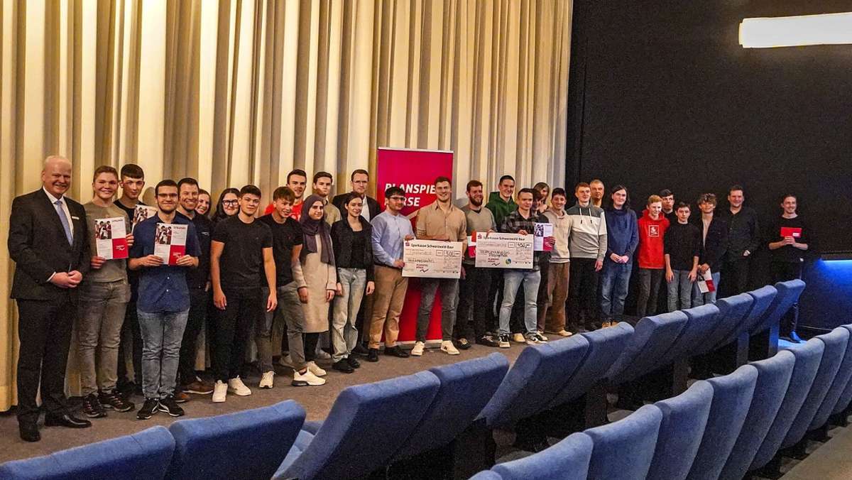 Fit auf Finanzmärkten: Schüler aus Schwarzwald-Baar erfolgreich beim Planspiel Börse