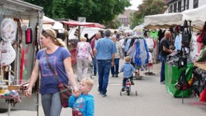 Zahlreiche Besucher schauen sich auf dem Krämermarkt um.  Foto: Huber Foto: Schwarzwälder Bote