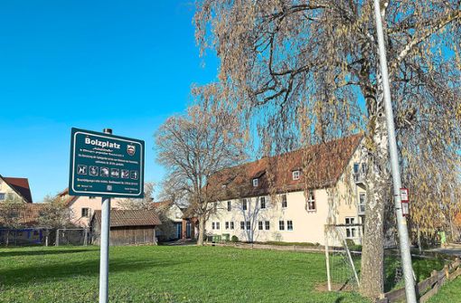 Mit großer Mehrheit plädierte der Wildberger Gemeinderat für den Bereich Schule/Bolzplatz als Standort für eine neue Kindertagesstätte. Foto: Priestersbach 