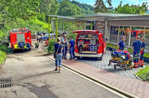 Ein Großaufgebot an Feuerwehr und Rettungskräften war am Montagmorgen zur Celenus-Klinik in Gengenbach geeilt, nachdem dort eine Brandmeldeanlage Alarm schlug. Foto: Dürr/Einsatz-Report 24