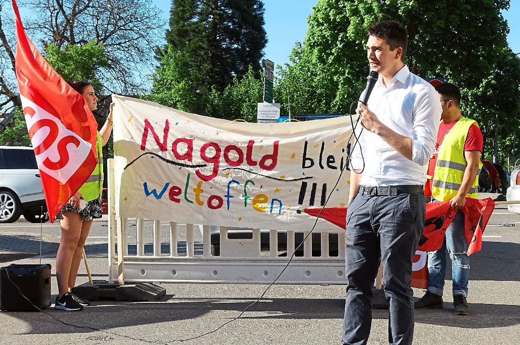Maximilian Dietel (rechts) eröffnete die von den Jusos organisierte Kundgebung gegen die AfD-Veranstaltung.
