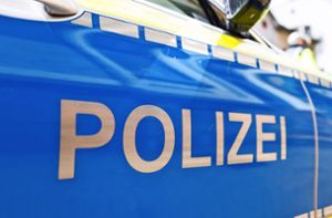 Die Polizei sucht Zeugen für einen Vorfall in der Nacht auf Sonntag. (Symbolfoto) Foto: dpa/von Ditfurth