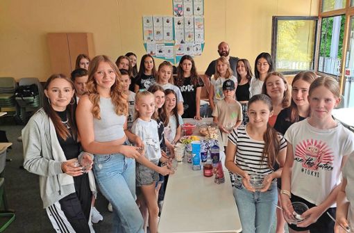 Die Schüler und Schülerinnen beim Projekt hatten Spaß beim Kochen und sammelten Spenden. Foto: Gymnasium Hechingen