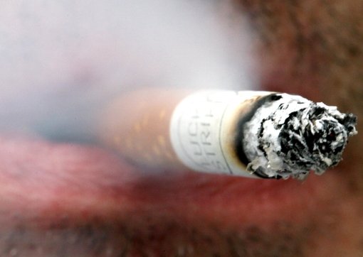 Mit normalem Zigaretten-Rauchen kann eine Drogenabhängigkeit beginnen. Foto: dpa
