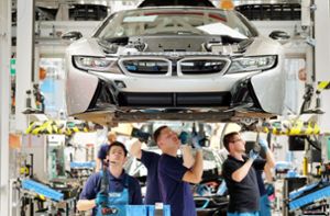BMW drosselt die Fertigung um  einige zehntausend Wagen bis Jahresende. Foto: dpa