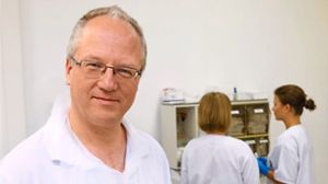 Professor Heiko Rath, Chefarzt an der Helios-Klinik für Innere Medizin II in Rottweil,  an seinem Arbeitsplatz in der Endoskopie. Foto: Schwarzwälder-Bote