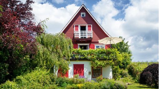 Das Einfamilienhaus mit Garten ist noch immer der Wohntraum der meisten Deutschen. Foto: imago/Bassi