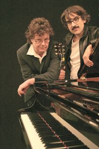 Ignaz Netzer (links) und Thomas Scheytt bilden  das Oldtime Blues & Boogie Duo.  Foto: Veranstalter Foto: Schwarzwälder-Bote