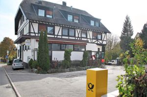 Steht für 2,2 Millionen Euro zum Verkauf: Der Landgasthof Ritter in Dauchingen. Die Fläche zwischen Briefkasten und Hauswand gehört der Gemeinde. Foto: Preuß