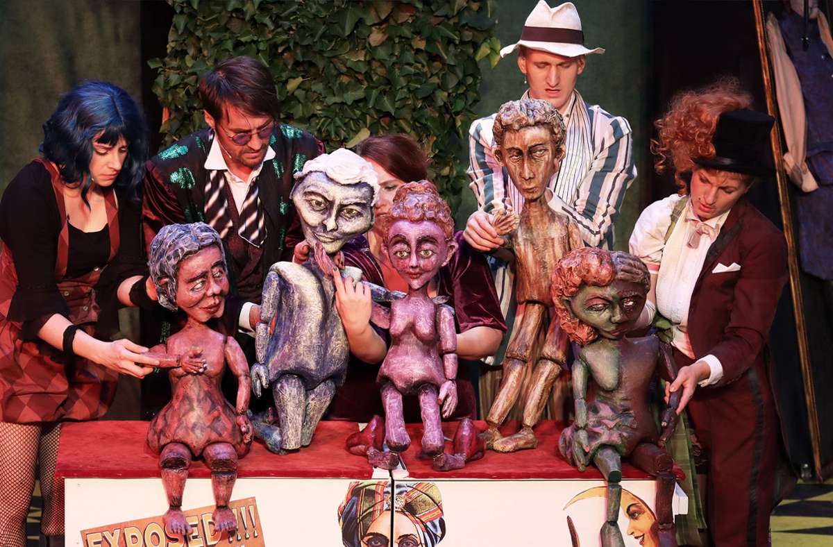 Die Schauspielergruppe mit Puppen von Luise Wolff