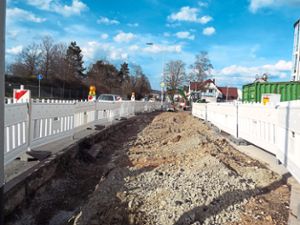 Für den neuen Fußgängerüberweg in der Neckarstraße müssen zuerst die Gehwege geschmälert werden. Foto: Herfurth