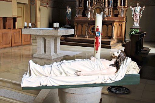 Eine Talheimer Skulptur des Bildhauers Wilhelm Klink wurde restauriert. Das Foto zeigt die  Plastik des Leichnams Jesu, bevor sie im Archiv eingelagert wurde. Foto: Wiedemann Foto: Schwarzwälder Bote
