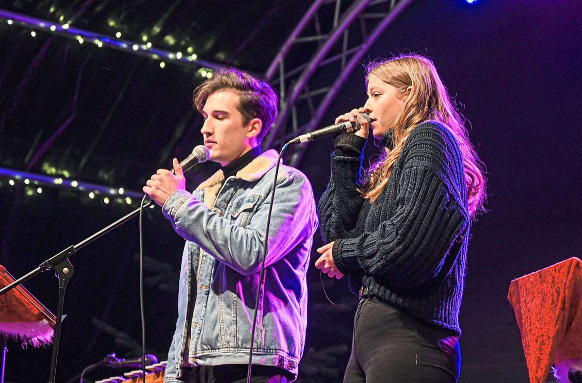 Luka Klais gemeinsam mit Duett-Partnerin Aileen Hofmann bei Santa von Ice vor zwei Jahren.