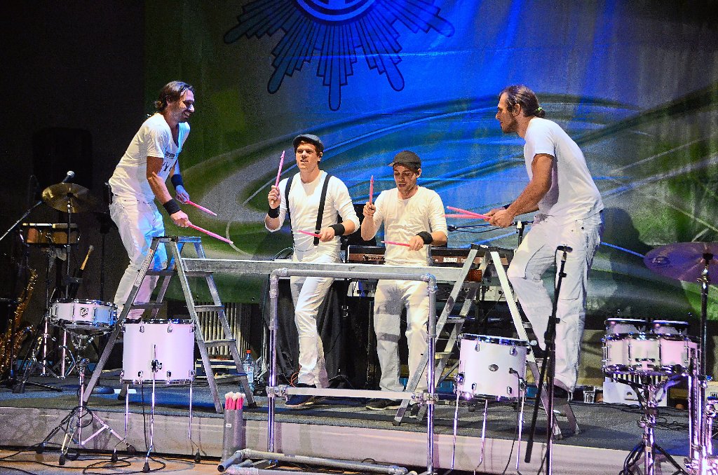 Die Musiker von Drum-Stars aus München trommelten auf allem, was nicht niet- und nagelfest war. Fotos: Schwark