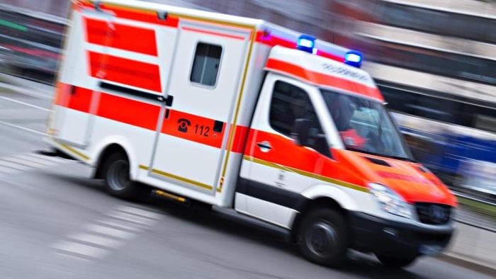Auto überschlägt sich: 18-Jährige schwer verletzt