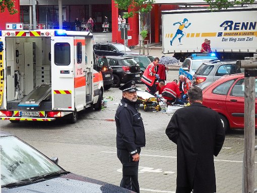 Tragisches Geschehen: Auf dem Aldi-Parkplatz wurde eine Frau möglicherweise von einem ausparkenden Personenwagen erfasst und tödlich verletzt.  Foto: Fritsche
