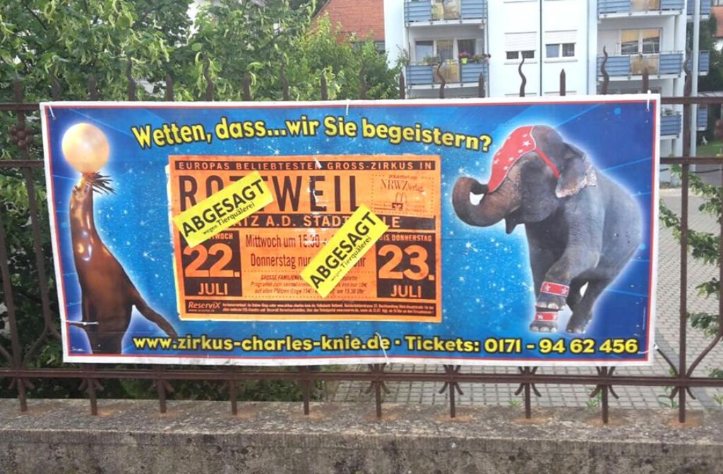 Manipulierte Zirkus-Werbeplakate mit der fälschlichen Aussage abgesagt. Foto: Grießhaber/Adolph