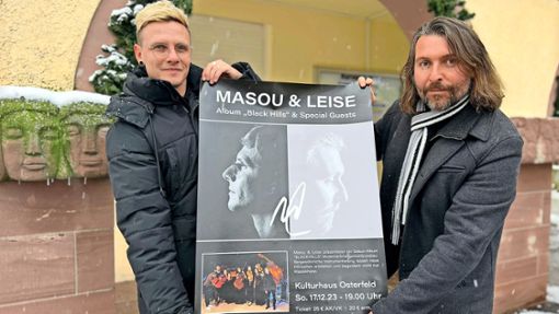Ben Maier und Stefan Kling (rechts) haben auf dem Dobel mit „Scopeclass“ eine neue Musikrichtung kreiert, die zum Konzert am 17. Dezember 2023 erklingt Foto: Sabine Zoller