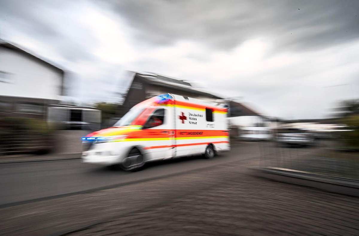 Ein vierjähriges Kind hat sich am Samstagabend in Offenburg beim Sturz aus einem Fenster schwer verletzt. Foto: Roessler
