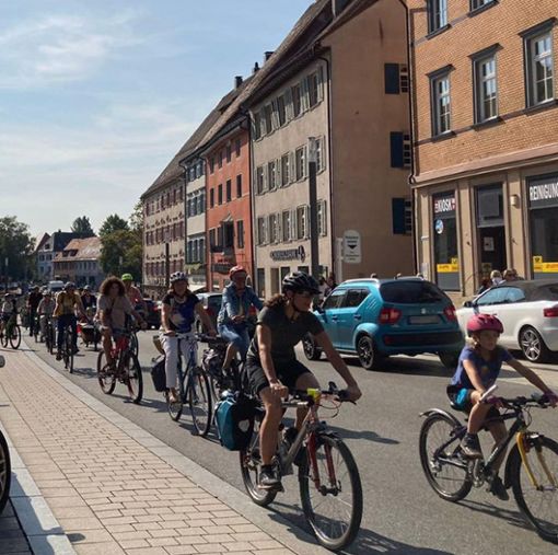 Fast 100 Radfahrer demonstrieren am Samstag für ein sicheres Radwegenetz in Rottweil. Foto: RadKultur