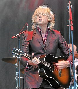 Superstar Bob Geldof rockte die Bühne und begeisterte seine Fans beim Sommerfestival Rock of Ages im Rottenburger Vorort Seebronn. Foto: Morlok