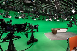 Das ZDF-Nachrichtenstudio mit grüner Leinwand und  dem neuen  Moderationstisch. Foto: dpa/Jana Kay