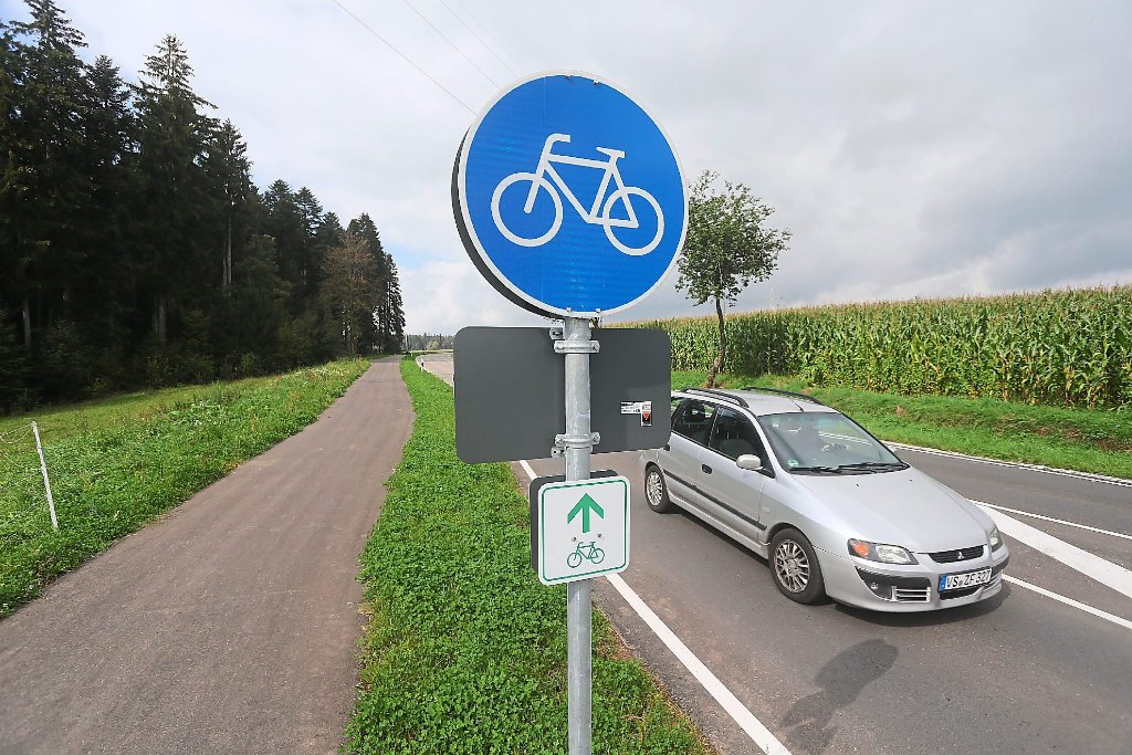 Der Radweg von Obereschach in Richtung Neuhausen: Hier dürfen nur Radler entlang fahren, sagt das Schild unmissverständlich.