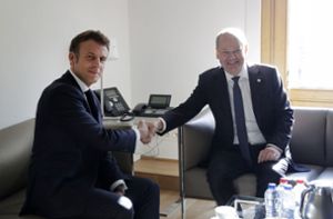 Bundeskanzler Olaf Scholz (rechts) mit dem französischen Präsidenten Emmanuel Macron Foto: dpa/Olivier Hoslet