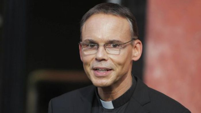 Umstrittener Limburger Bischof in Rom