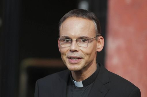 Alle Blicke sind derzeit auf Rom gerichtet: Im Vatikan will Limburgs Bischof Tebartz-van Elst zu den gegen ihn erhobenen Vorwürfen Stellung nehmen. Unterdessen wenden sich immer mehr Bischöfe von ihm ab. Foto: dpa