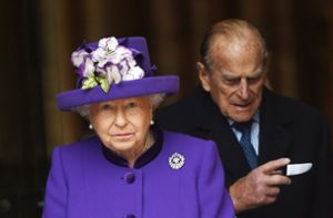 Queen Elizabeth II. - die kleine Frau mit den markanten Hüten ist in Großbritannien so etwas wie der Fels in der Brandung. Foto: EPA