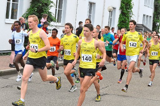 Die gelben Trikots der LG farbtex Nordschwarzwald-Läufer dominierten in den Vorjahren beim Loßburger Waldlauf. Beim diesjährigen Hauptrennen über 10,3 Kilometer wird ein anderes Bild erwartet. Foto: Schwark