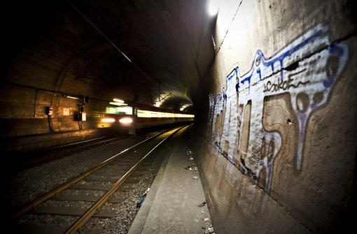 Für den Bau eines neuen S-Bahn-Tunnels im Zuge des Projekts Stuttgart 21 wird eine der Hauptverkehrsstraßen in Stuttgart massiv beeinflusst Foto: PPFotodesign.com