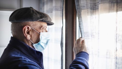 Vereinsamung und Ansteckungsangst machen nicht nur vielen Senioren zu schaffen. (Symbolfoto) Foto: ©  MarcoDiStefano – stock.adobe.com