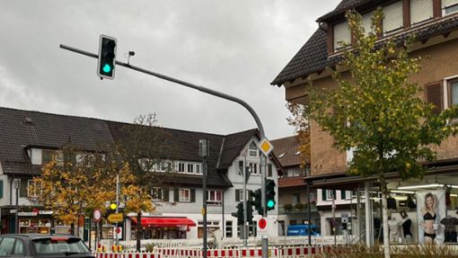 In der Wilhelm-Münster-Straße sollen bis Mitte November die Asphaltarbeiten erledigt sein, im Anschluss wird die Straßensperrung aufgehoben. Foto: Stephanie Prutschke