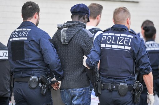 Die Zahl der Straftaten durch Flüchtlinge ist dem Baden-Württembergischen Innenministerium zufolge unterproportional gestiegen. Foto: dpa